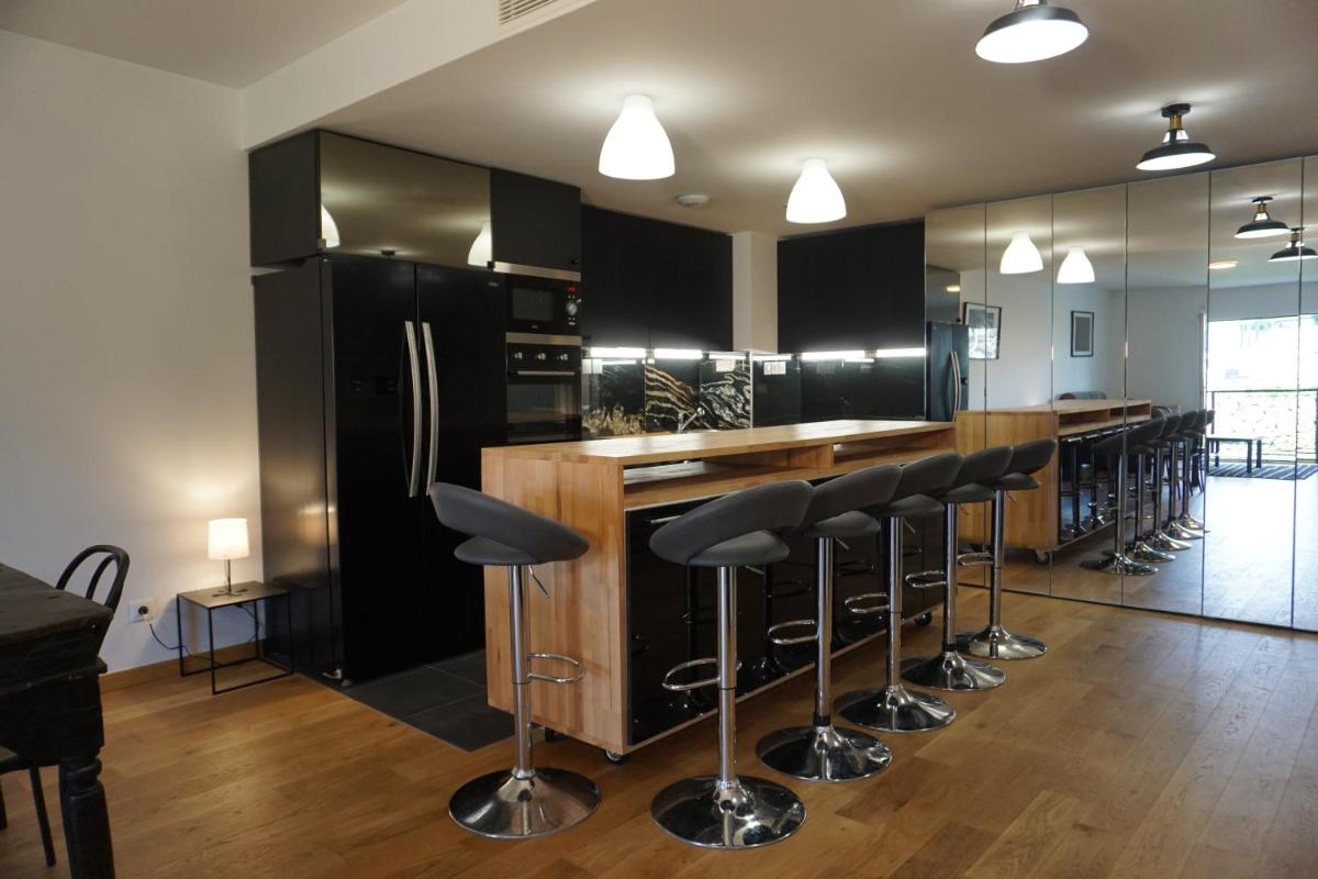 Résidences Grande Jatte, Face Seine, Suites Luxe 52m2 à 97m2, Hôpital Américain à 600m - Housity