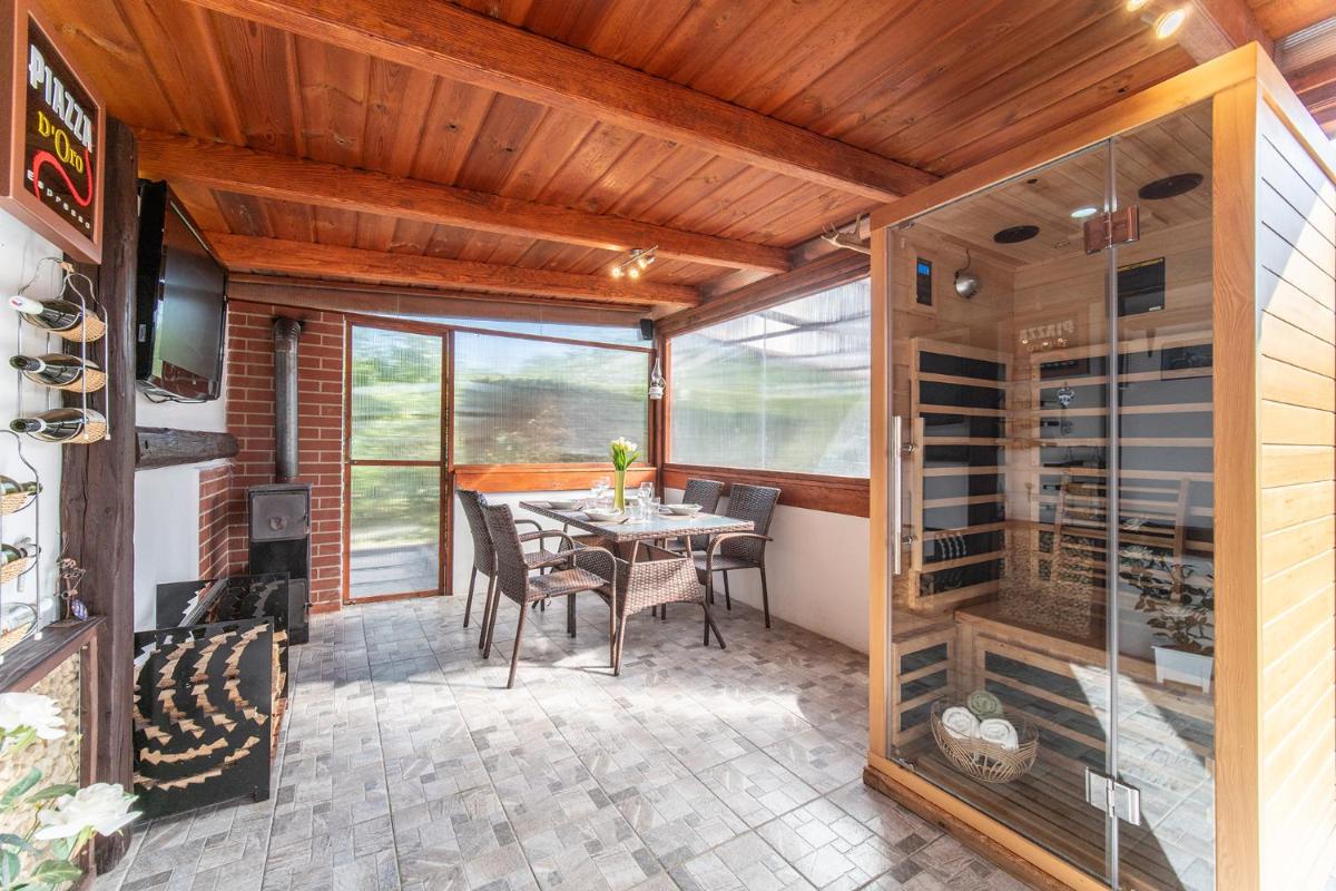 Holiday House Adonis - Housity