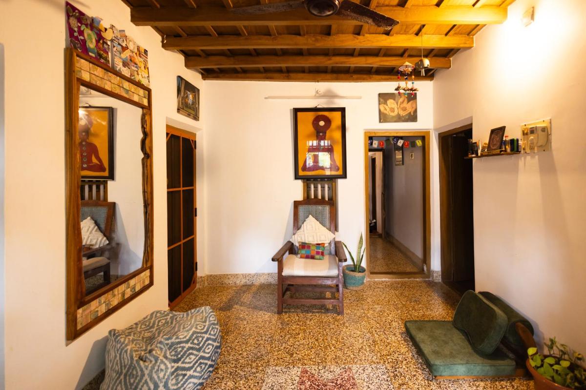 Happy Turtles Homestay cozy room for 2 people - Housity