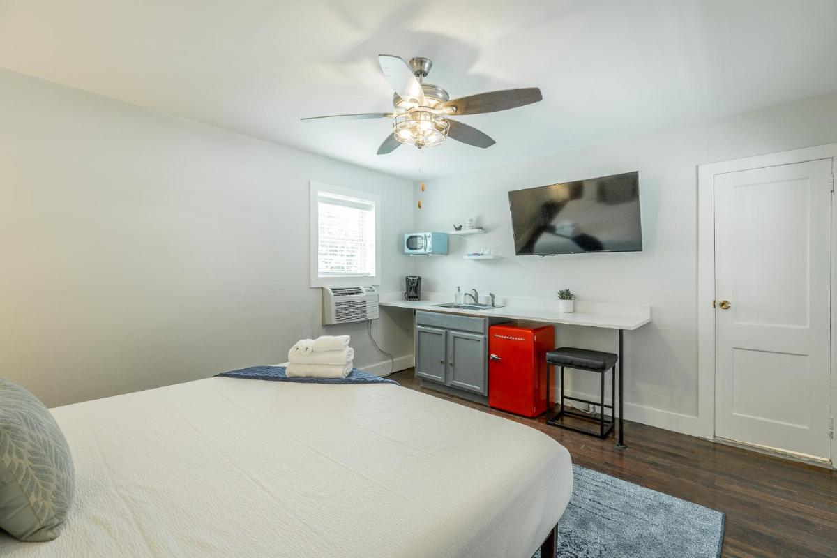 06 The Mollino Room - A PMI Scenic City Vacation Rental - Housity