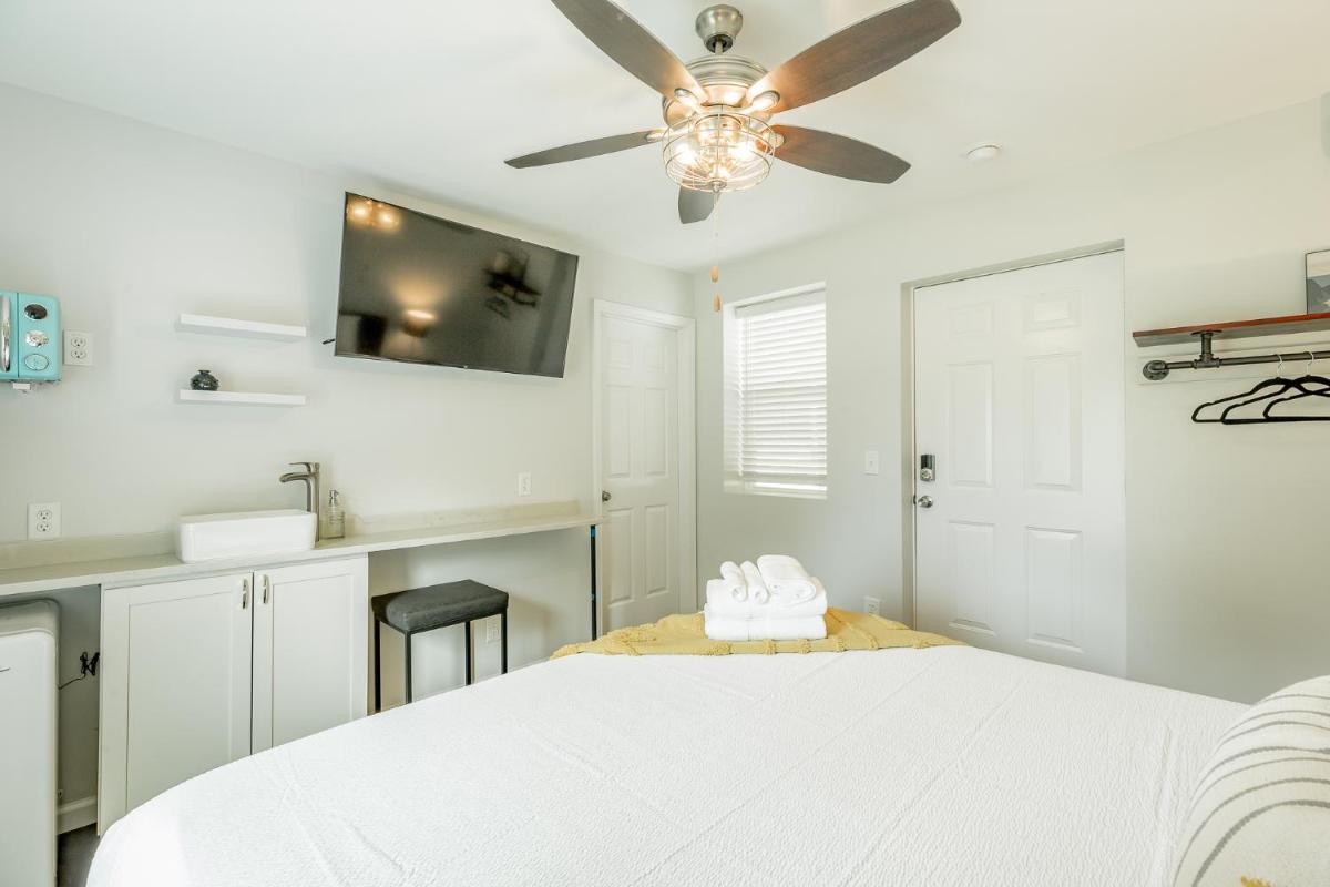 08 The Evans Room - A PMI Scenic City Vacation Rental - Housity