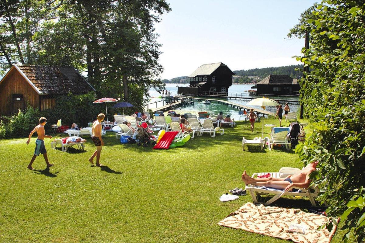 Sunny holiday apartment with balcony on Klopeinersee with private beach - Housity