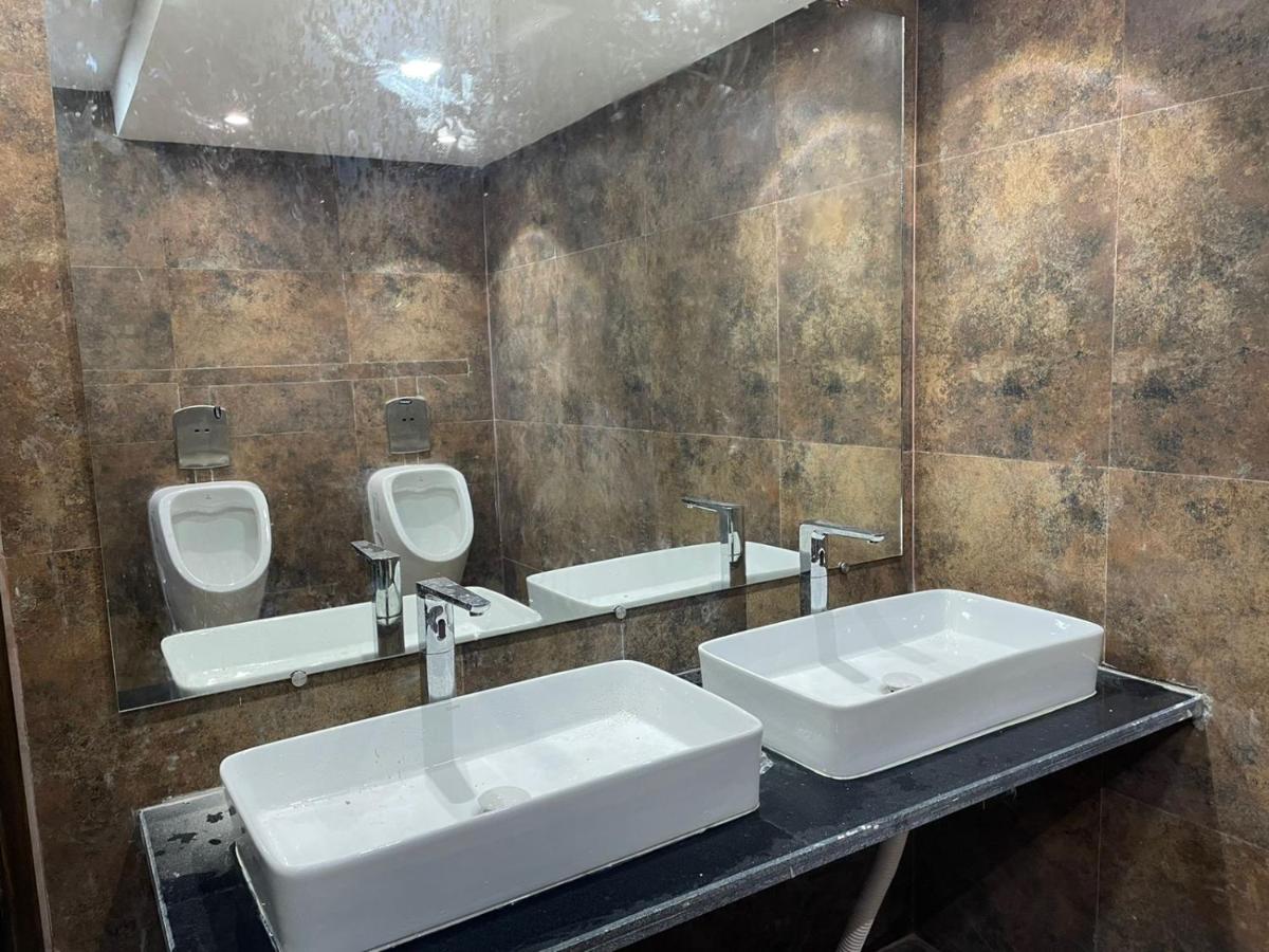 Hotel Rise & Dine Restaurant & Banquet - Housity