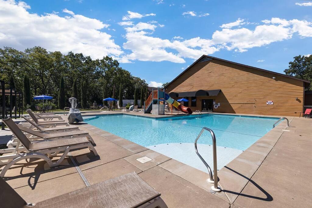 Rock and Timber Lodge - Housity
