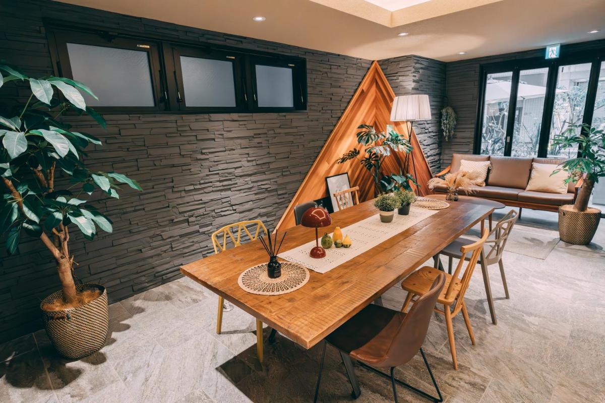 R Hotel Honmachi - Housity