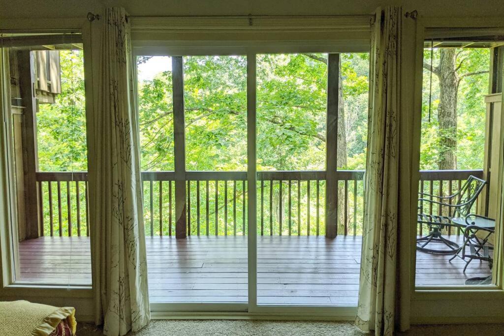 Corner Lake Getaway - Housity