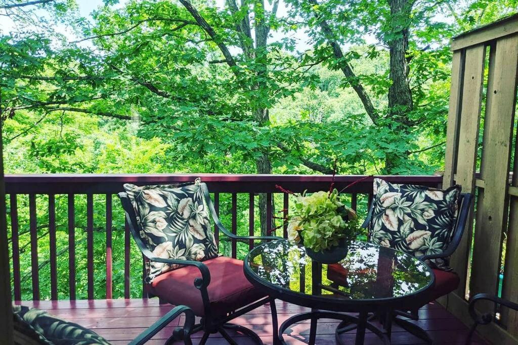 Corner Lake Getaway - Housity