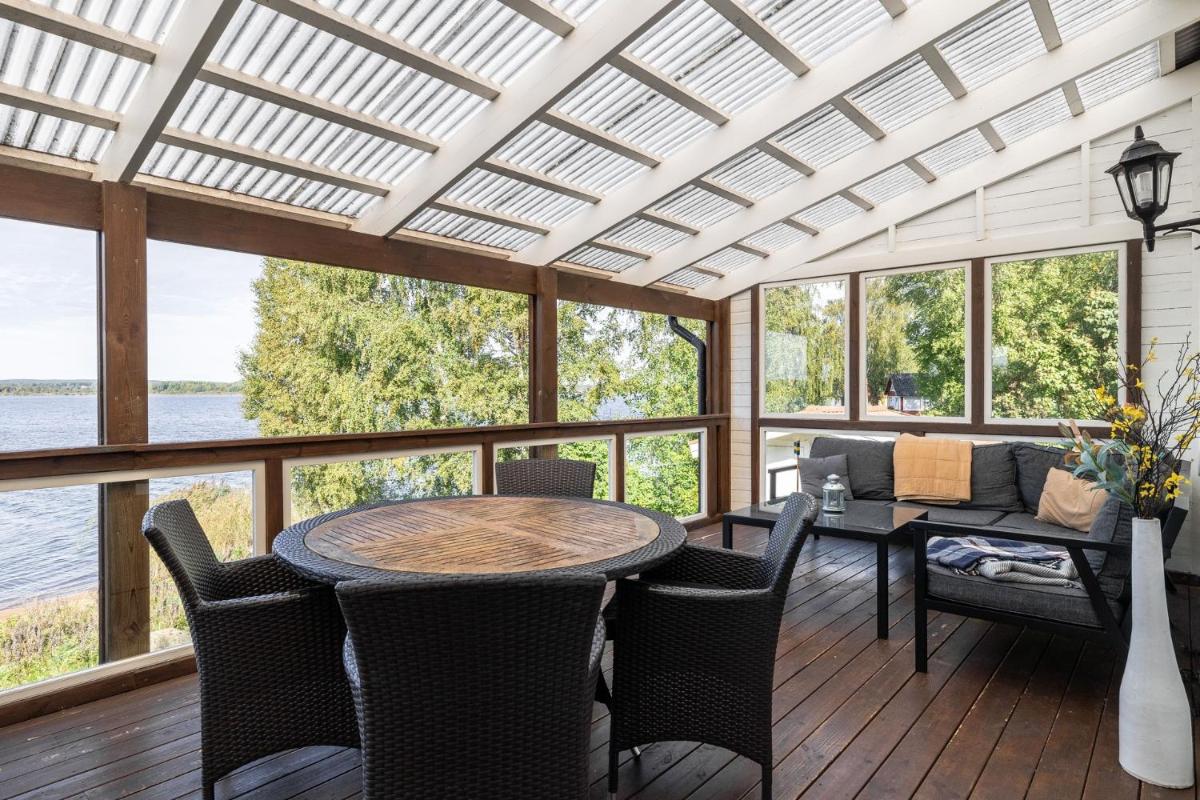 Suitetrails - Cottage with its own sandy beach near Vimmerby
