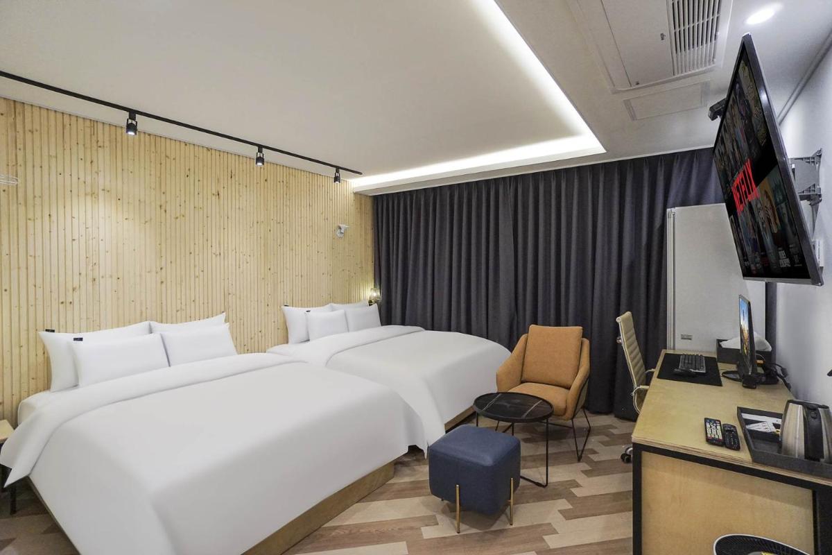 Aden Hotel - Housity