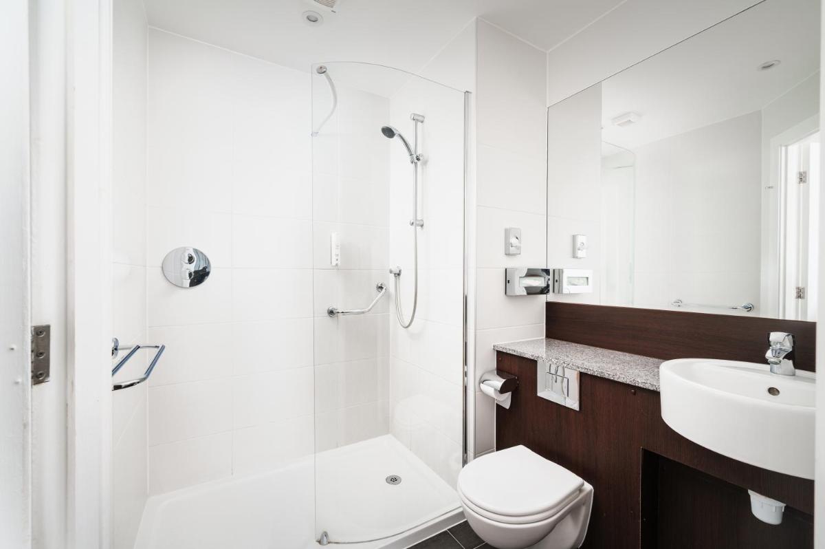 Rooms Inn - Housity