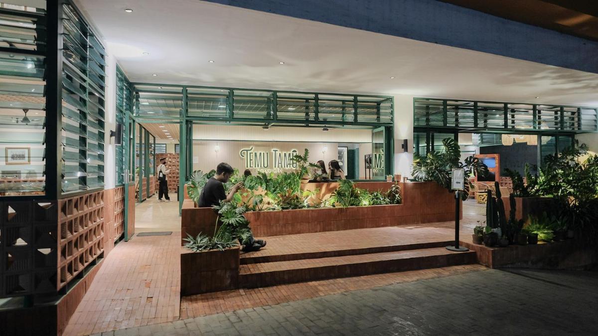 The Win Hotel Surabaya - Housity