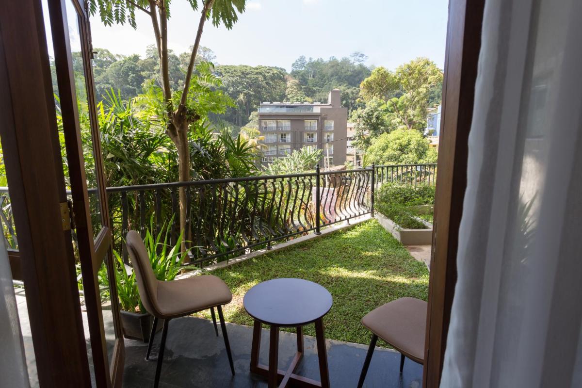 Serene Villa 38 - Housity