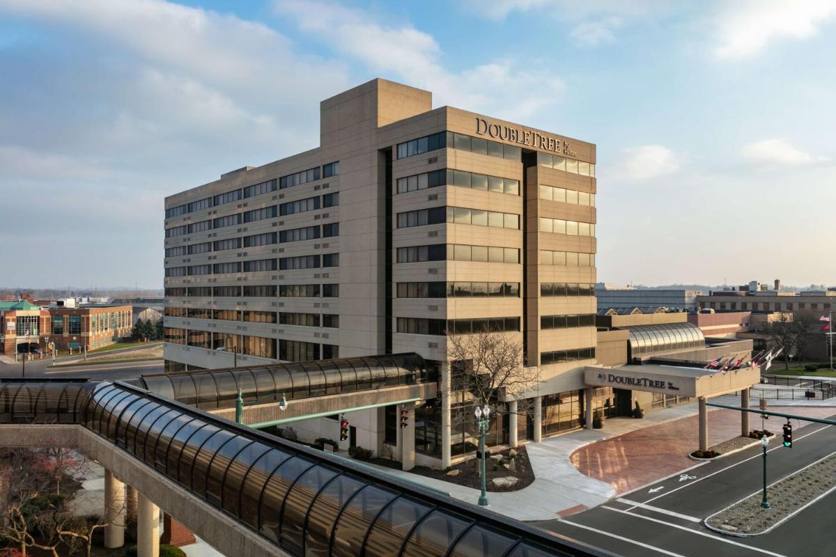 DoubleTree by Hilton Canton Downtown - Housity