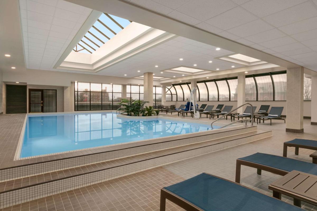 DoubleTree by Hilton Canton Downtown - Housity