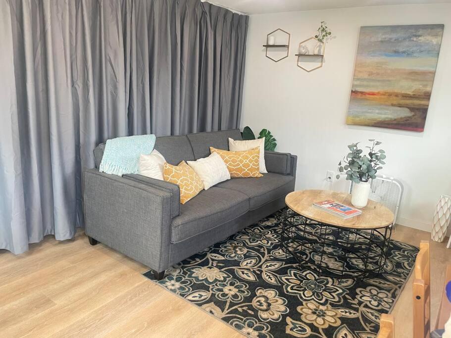 NEW private tiny home near GreenLake/Lightrail/I-5 - Housity