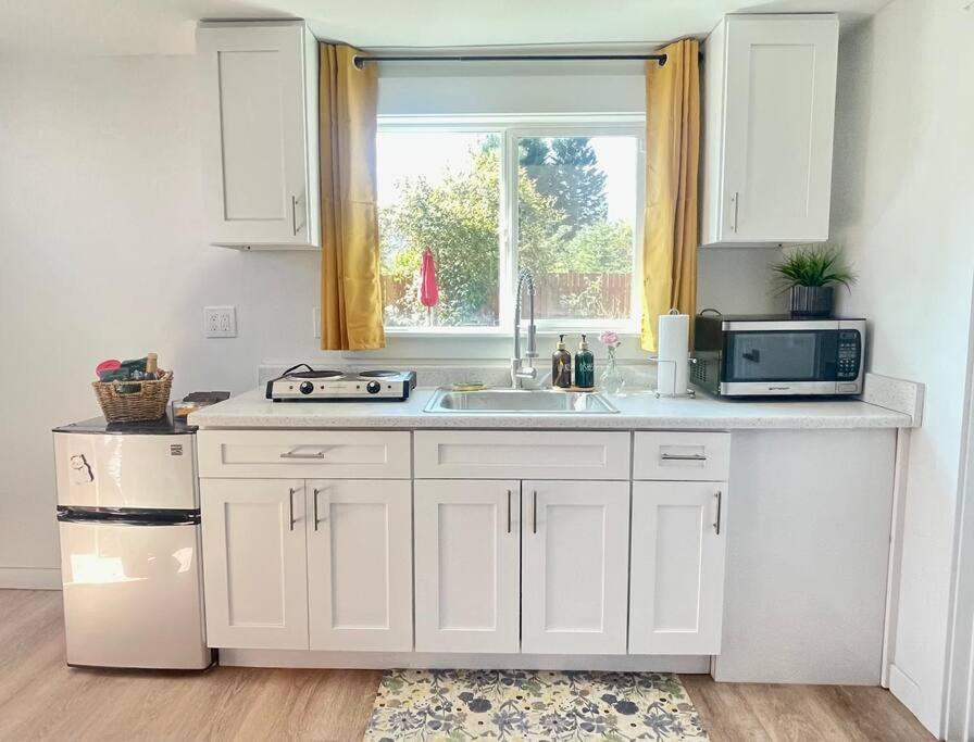 NEW private tiny home near GreenLake/Lightrail/I-5 - Housity