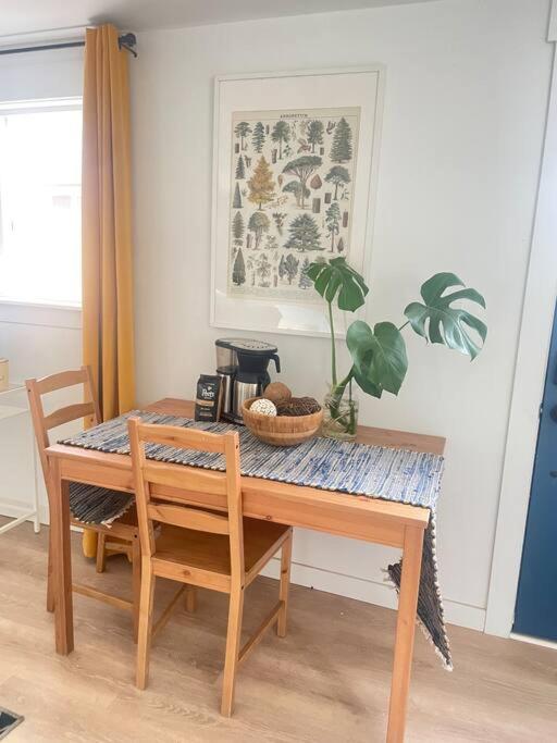 NEW private tiny home near GreenLake/Lightrail/I-5 - Housity