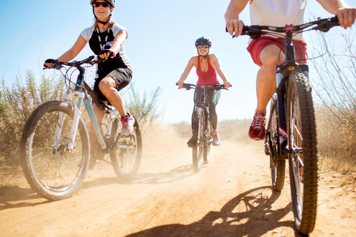 Andar de bicicleta em ROBINSON QUINTA DA RIA - All Inclusive ou nos arredores
