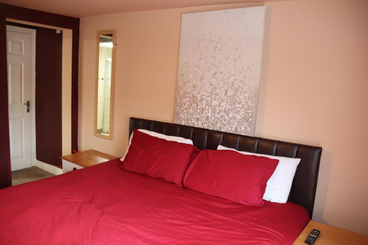 The Queens Head - Housity