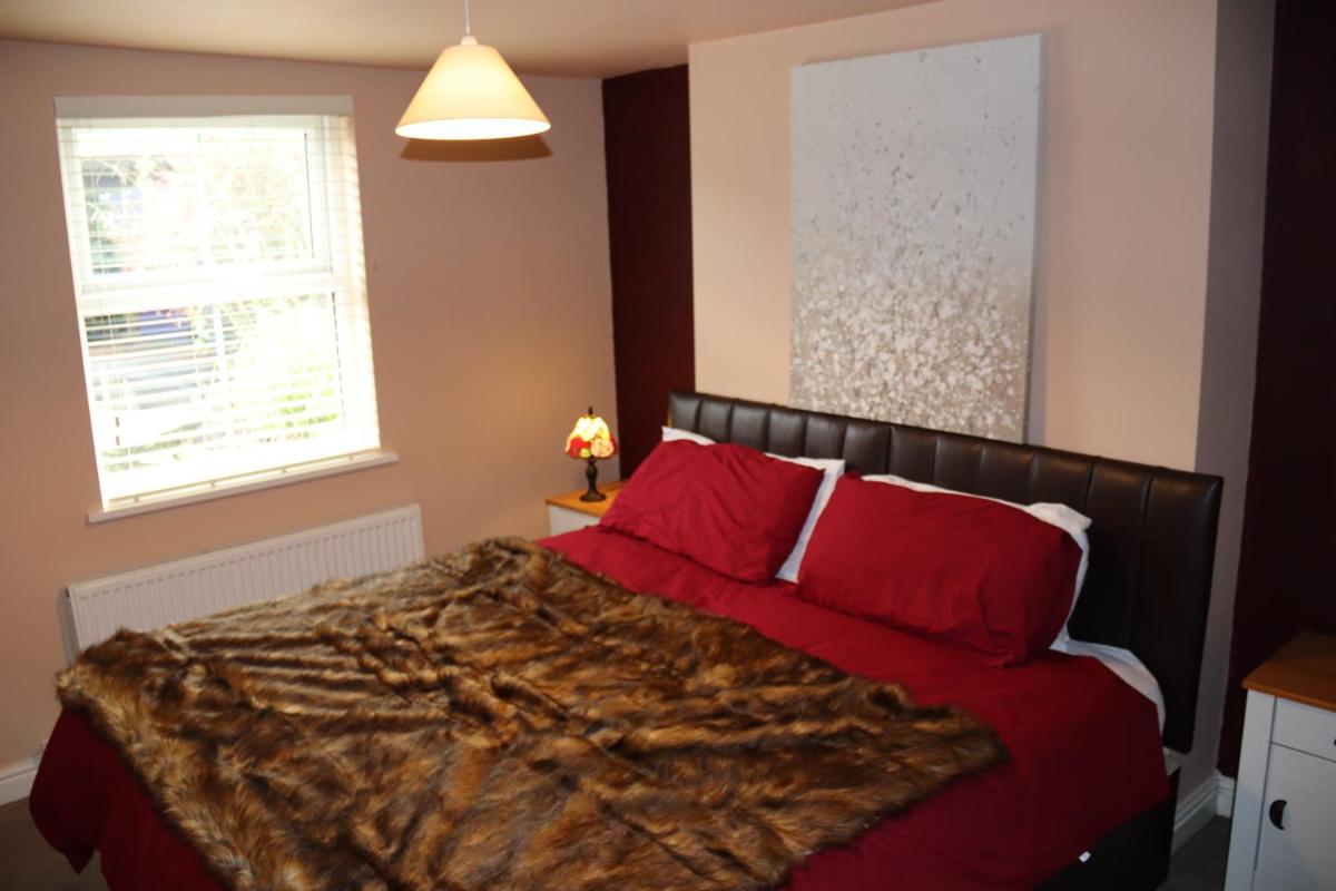 The Queens Head - Housity