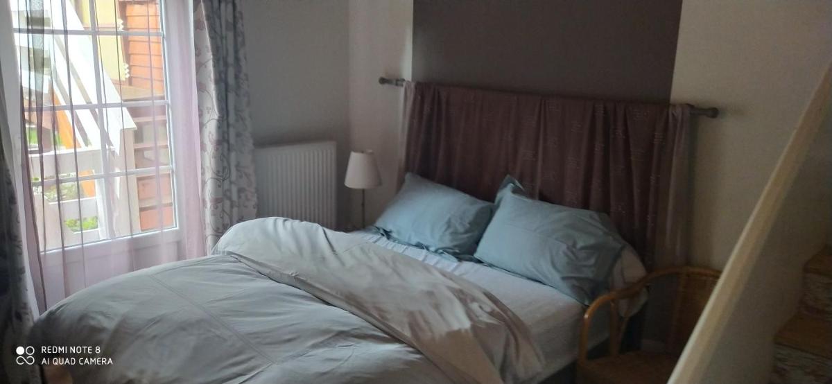 logement indépendant attenant à une maison dans grand jardin - Housity