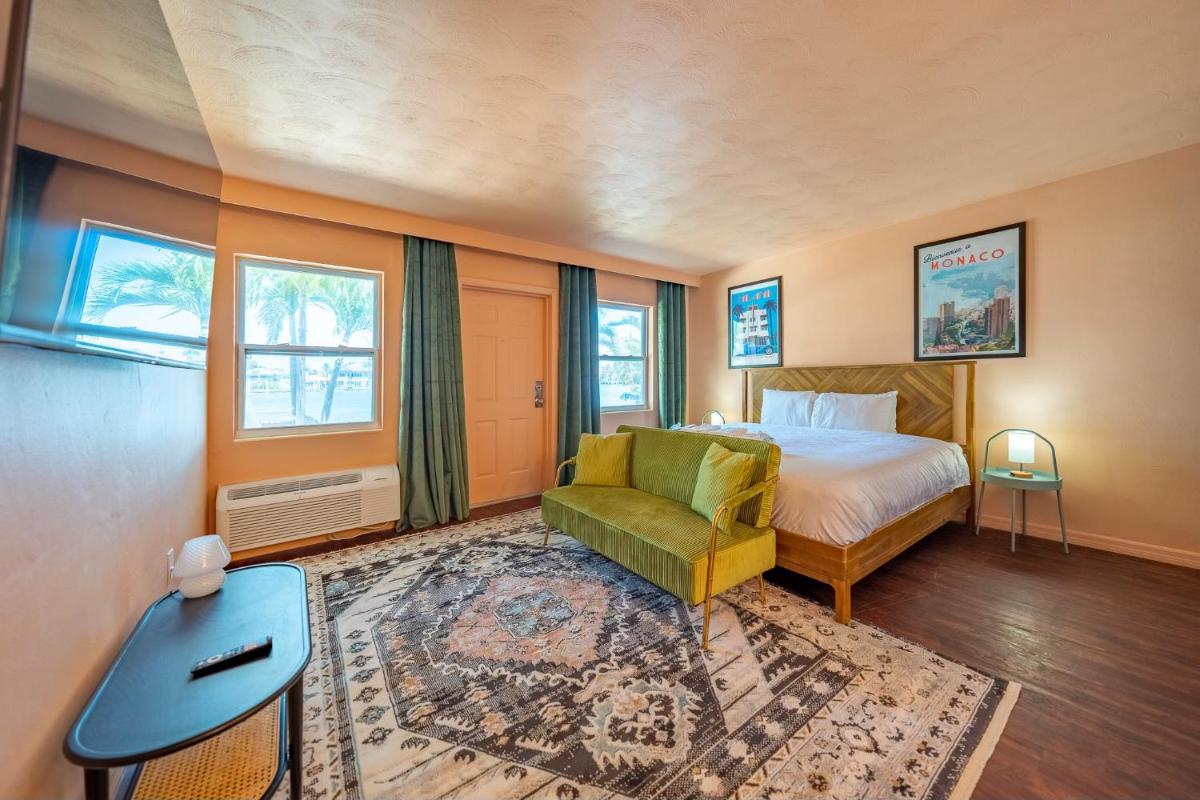 Tropical Breeze Vacation Rentals - Housity