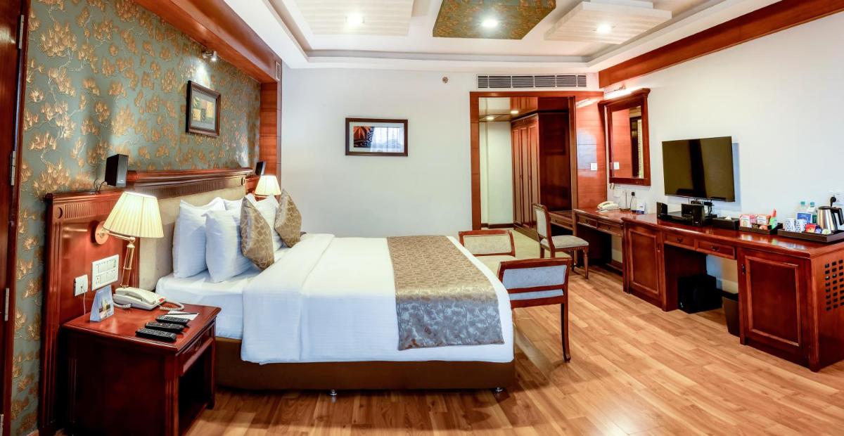 a hotel room with a bed and a desk at Fortune JP Palace, Mysore - Member ITC Hotels' Group in Mysore