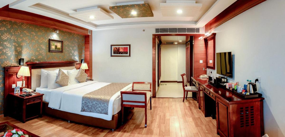 a hotel room with a bed and a desk at Fortune JP Palace, Mysore - Member ITC Hotels' Group in Mysore