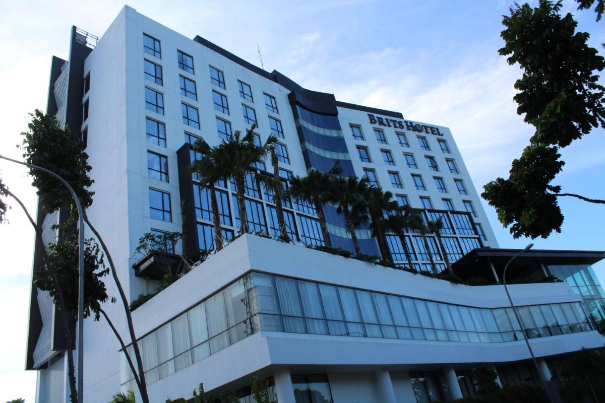Brits Hotel Karawang - Housity