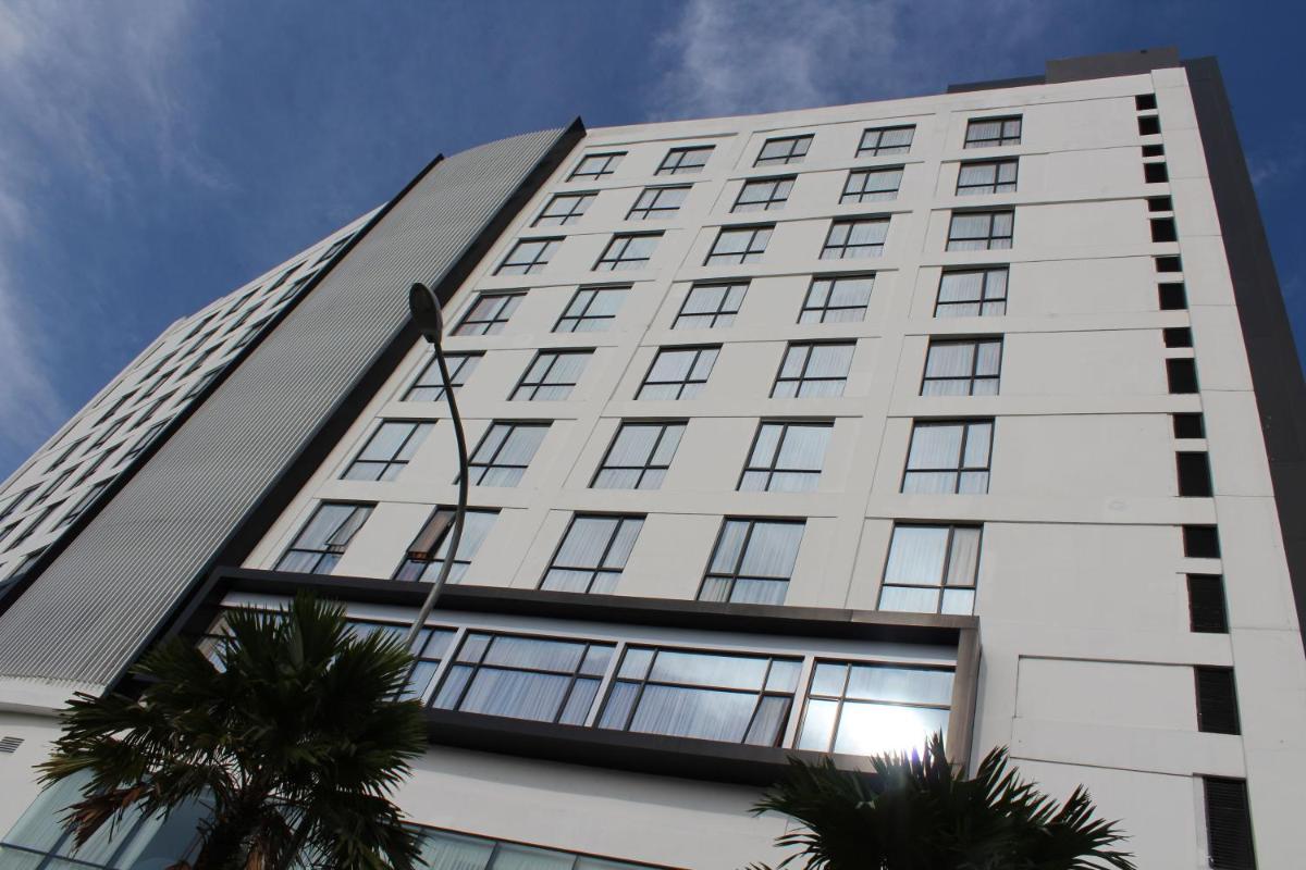 Brits Hotel Karawang - Housity