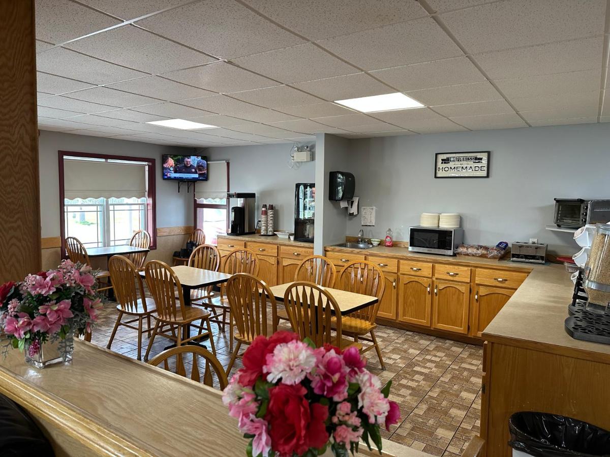 Travellers Inn Fredericton NB - Housity