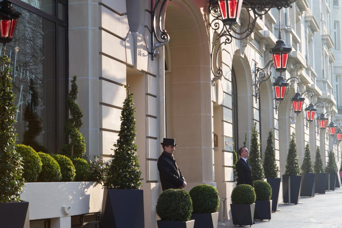 Clients de l'établissement Hôtel Le Royal Monceau Raffles Paris