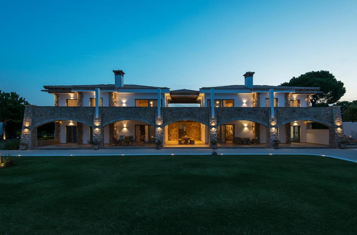 Amelia Villa Collection - Housity