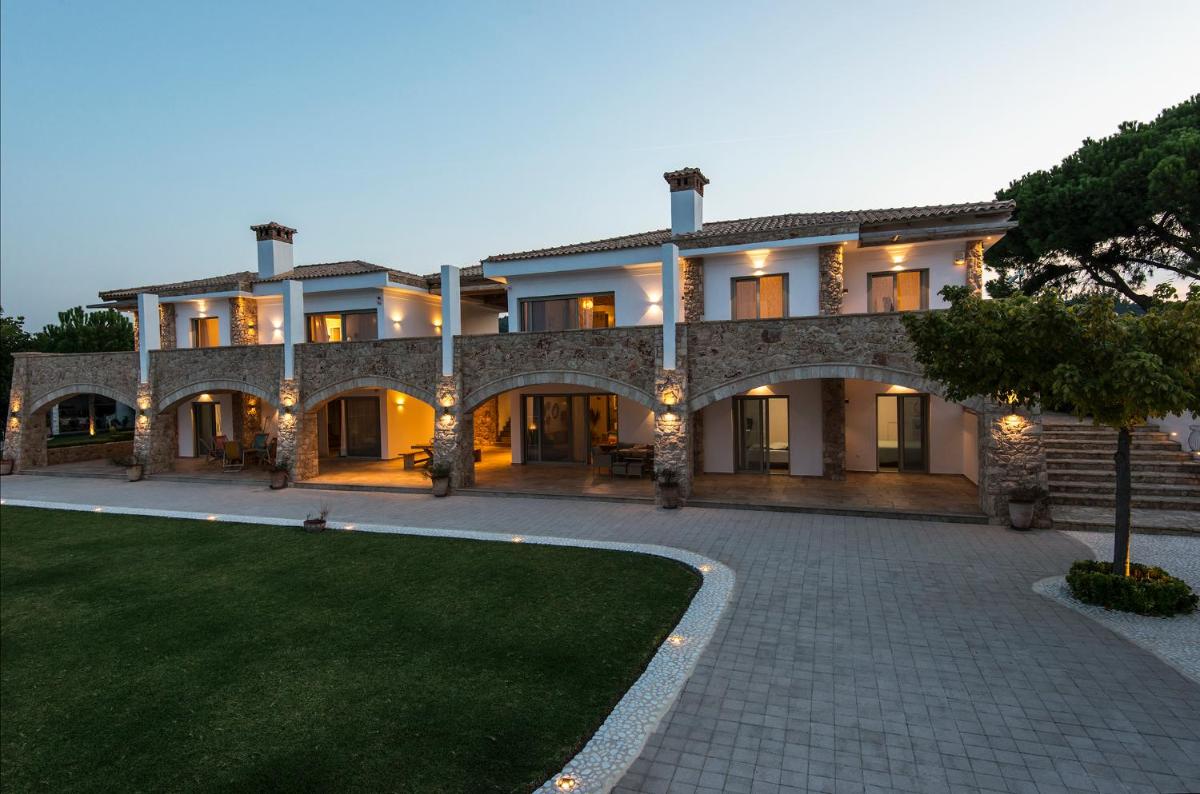 Amelia Villa Collection - Housity