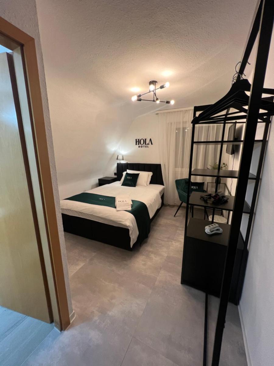 Hotel HOLA - Housity