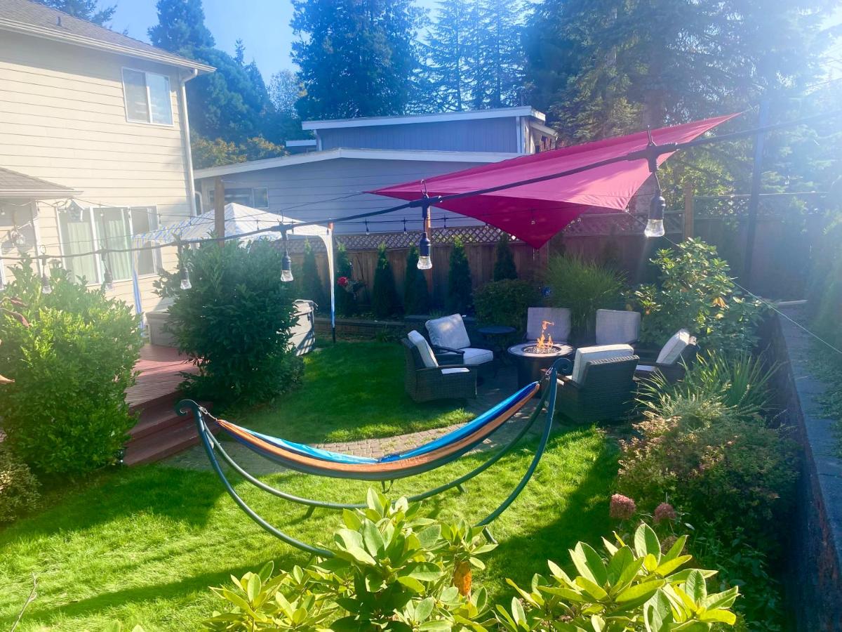 Entire house with Four Bedrooms, Hot Tub, BBQ, Private Backyard, FREE WiFi and Parking, near Seattle, EV - Housity