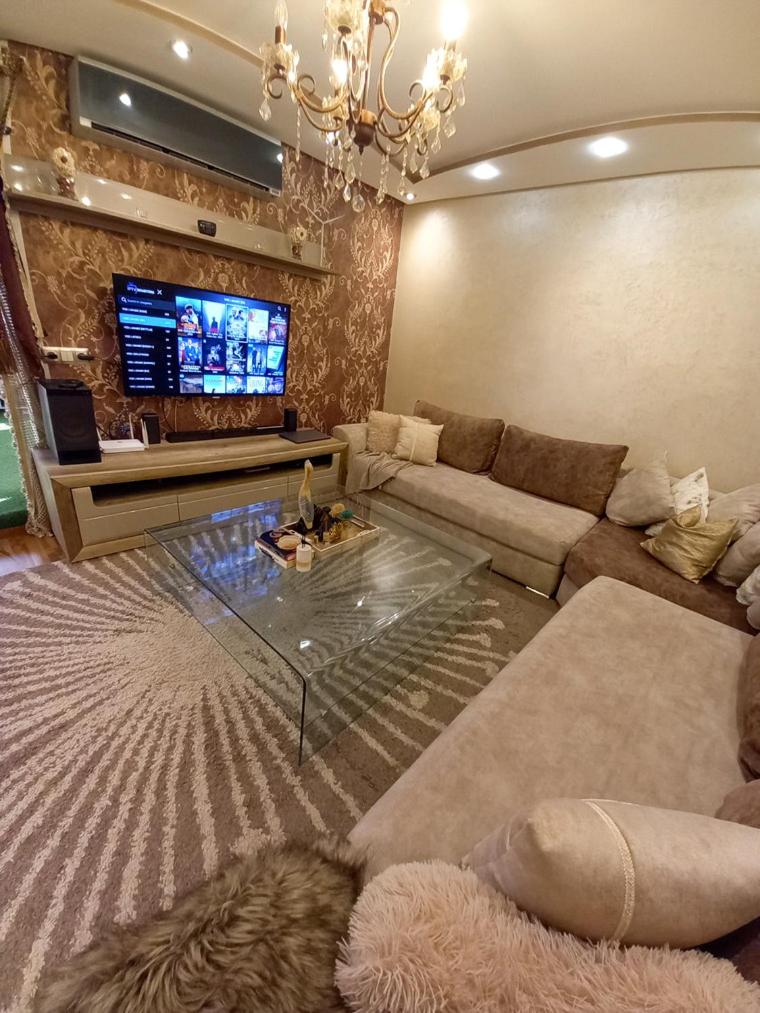 Big, stylish and modern apartment with hot tub - Housity