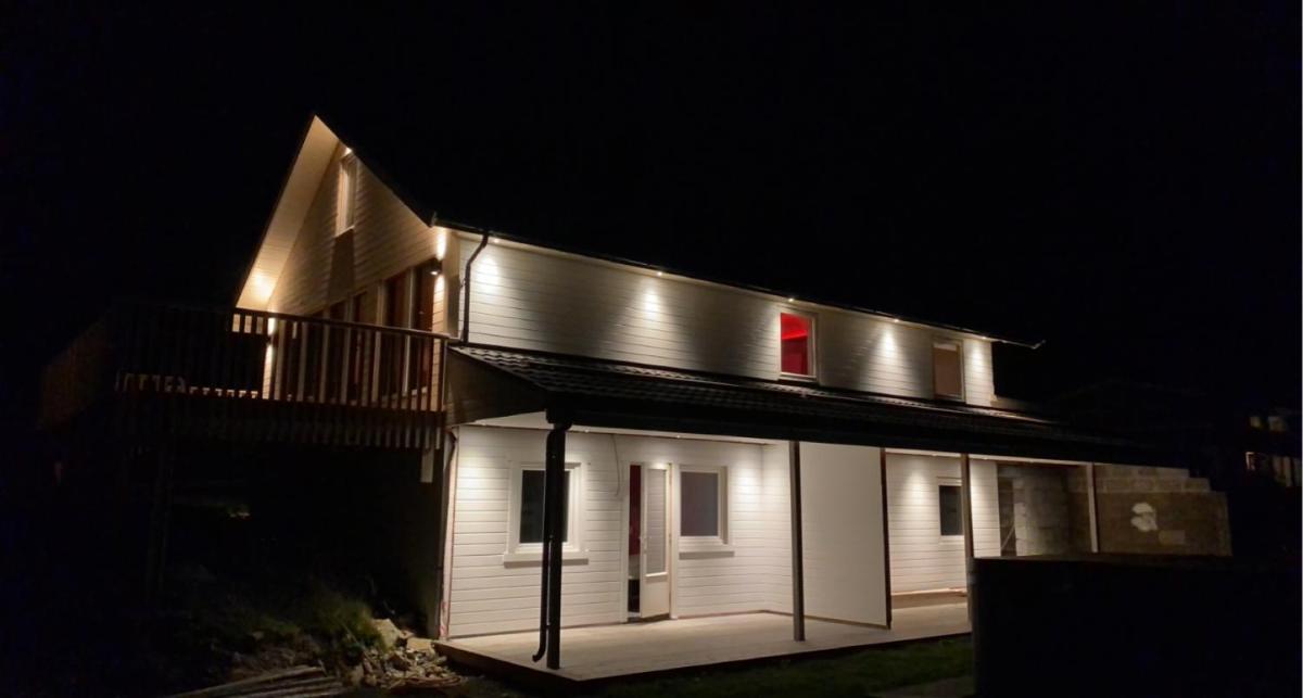 Villa med jacuzzi og nydelig utsikt - Housity