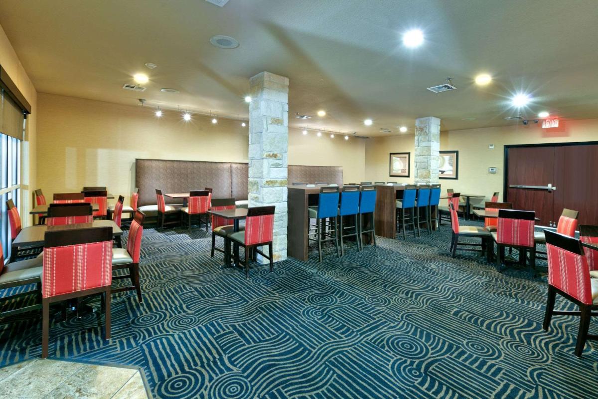 Comfort Suites Arlington - Entertainment District - Housity