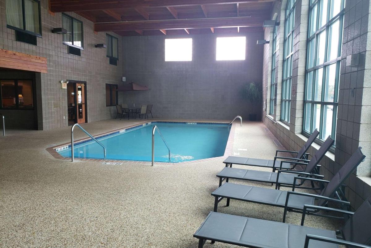 Wingate by Wyndham Coon Rapids - Housity