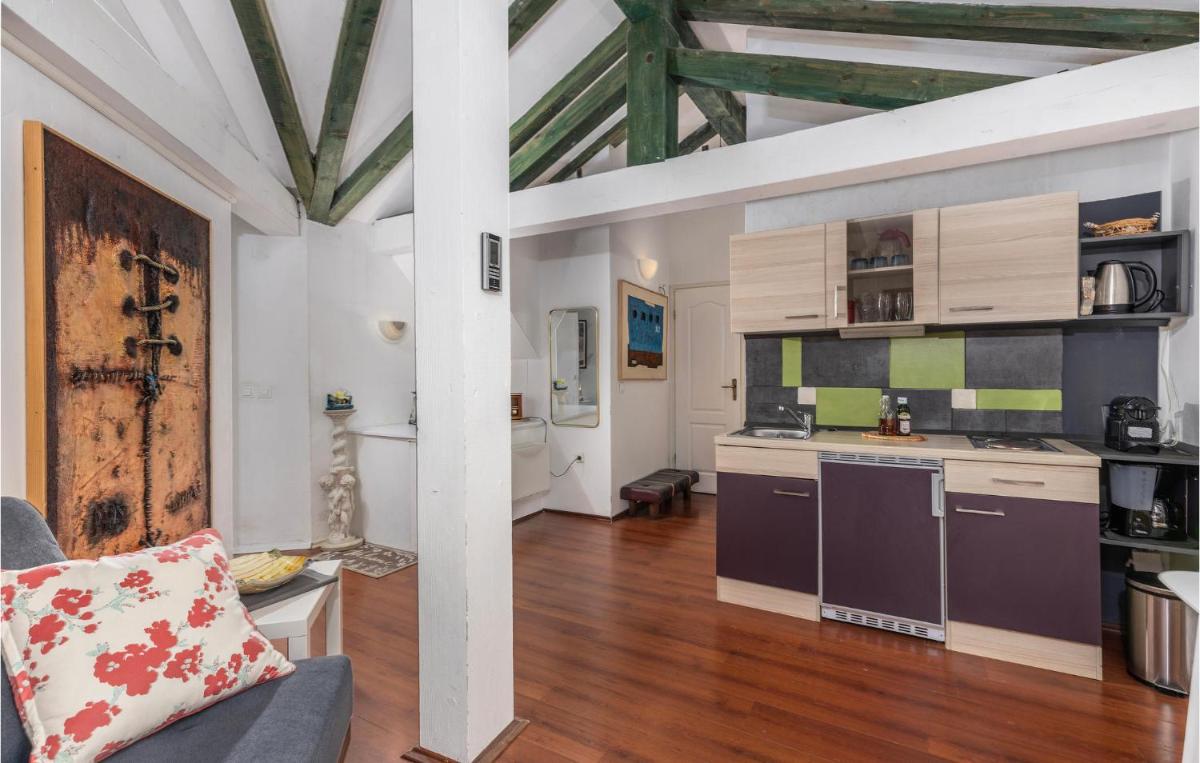 Nice Apartment In Kastav - Housity
