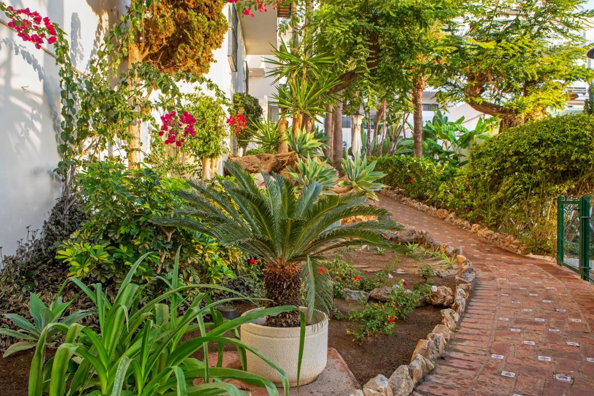 Jardín al aire libre en Royal Oasis Club at Pueblo Quinta