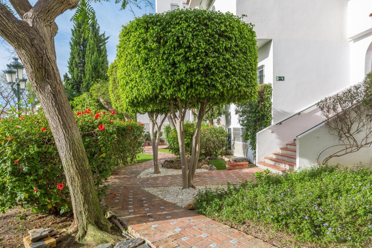 Jardín al aire libre en Royal Oasis Club at Pueblo Quinta