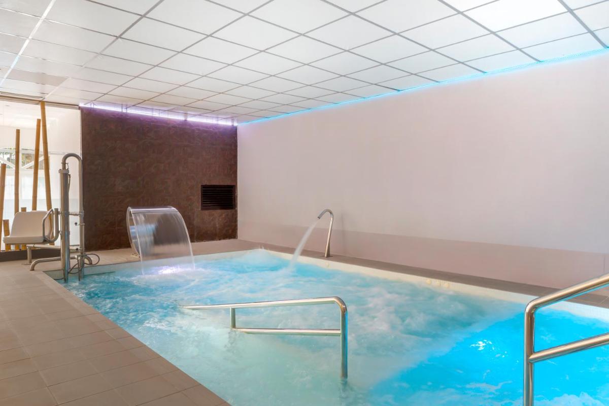Piscina en o cerca de Royal Oasis Club at Pueblo Quinta