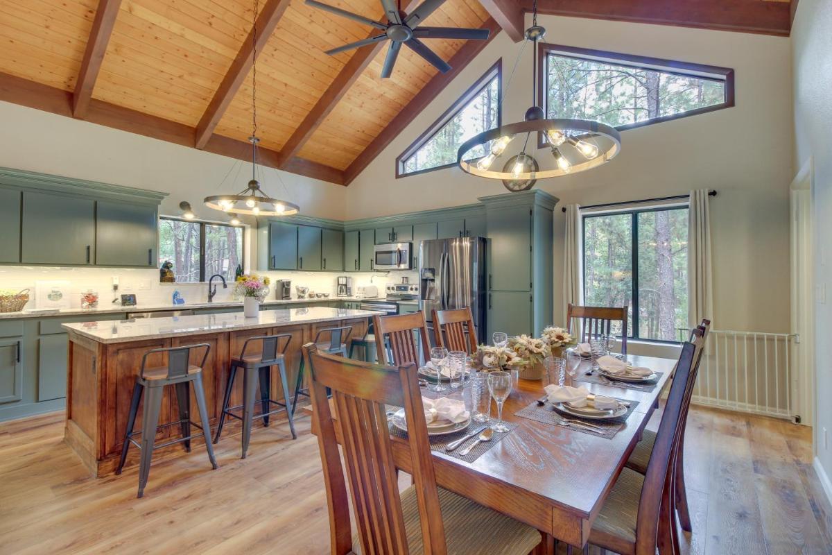Remodeled Pinetop Cabin with EV Charger and Game Room! - Housity