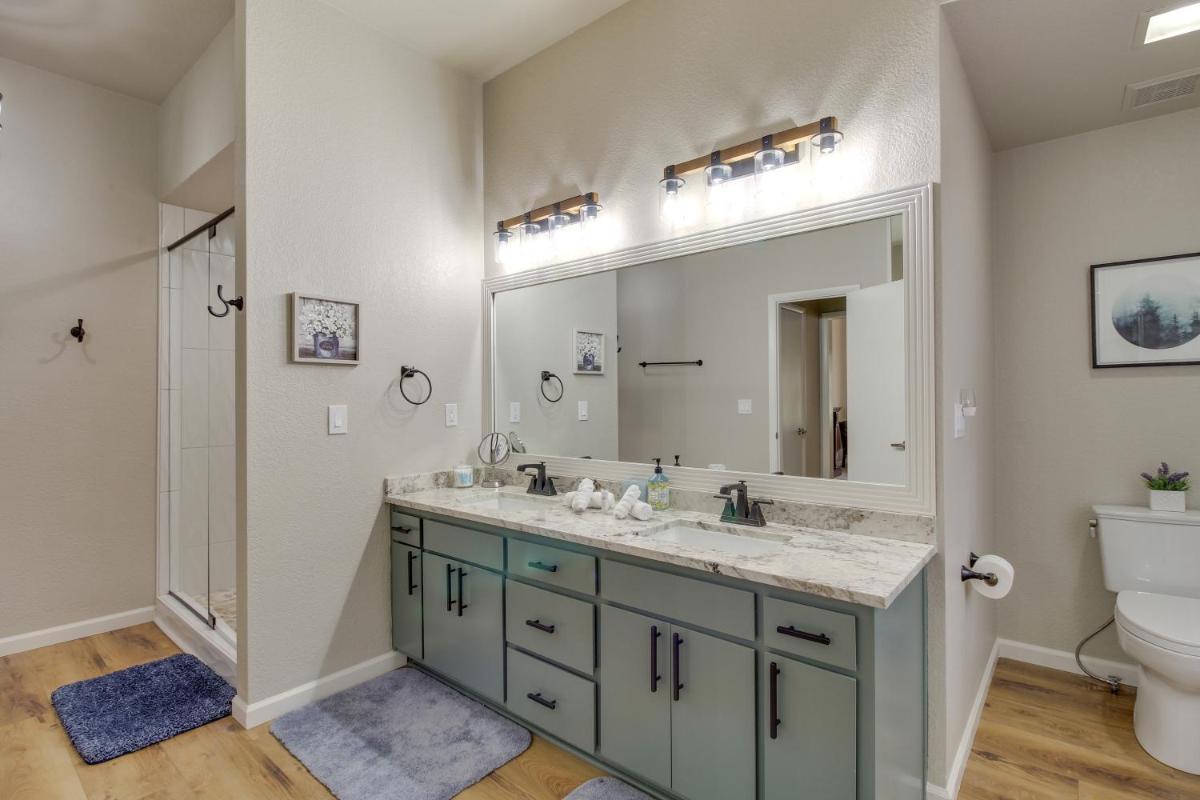 Remodeled Pinetop Cabin with EV Charger and Game Room! - Housity