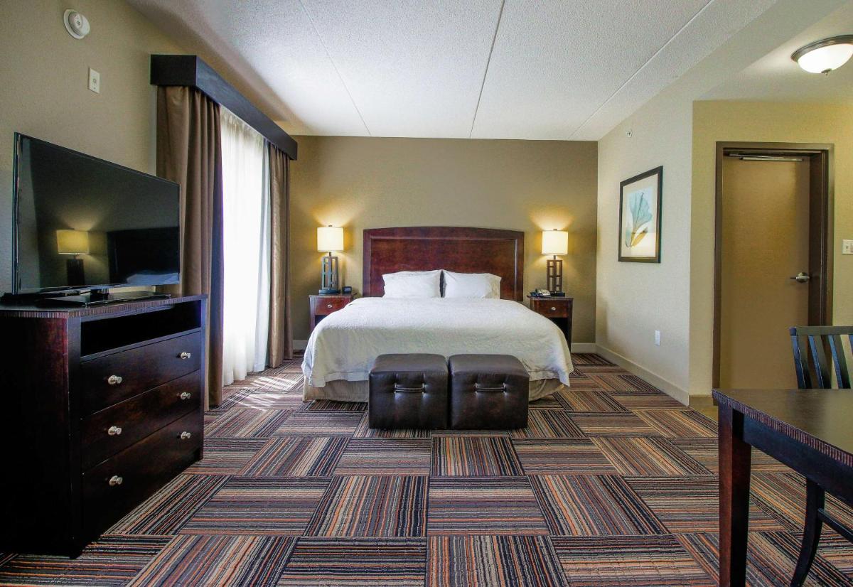 Hampton Inn & Suites Flowery Branch - Housity