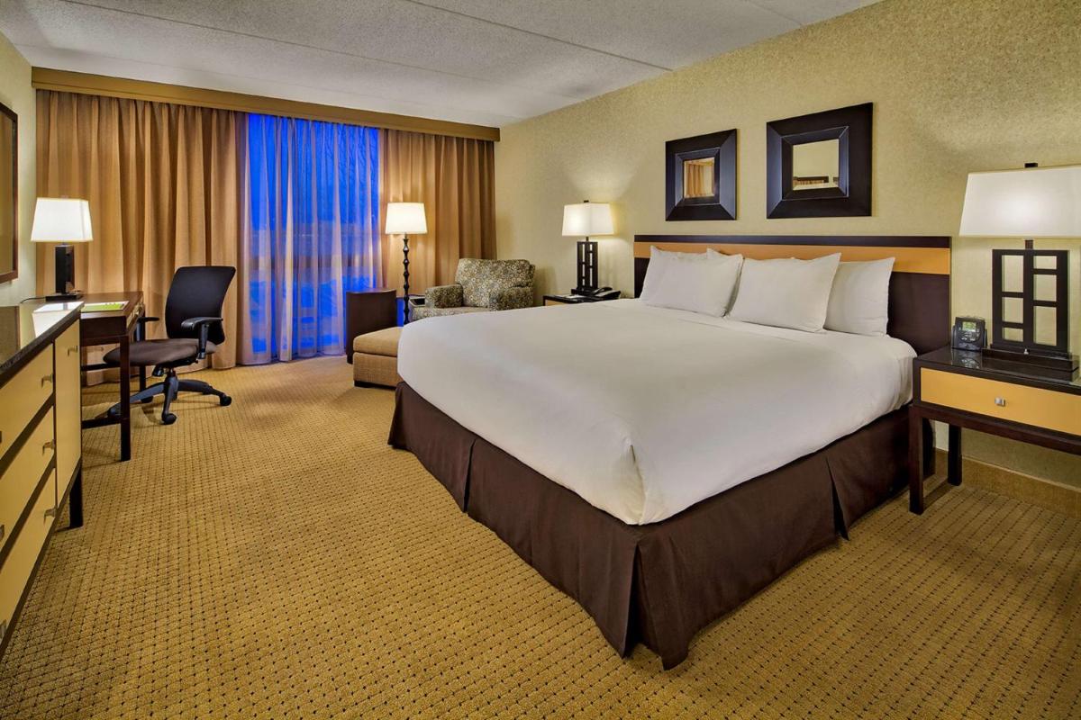 DoubleTree by Hilton Chicago - Arlington Heights - Housity