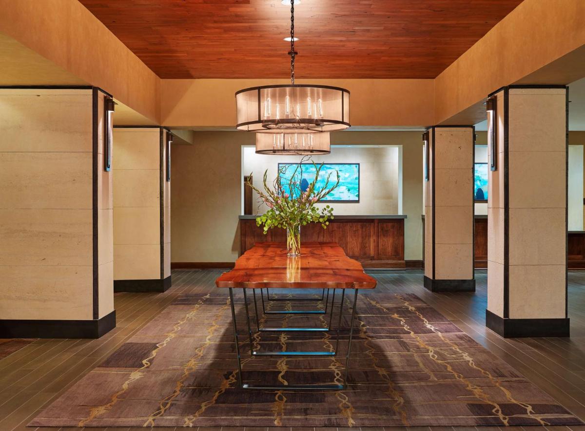 DoubleTree by Hilton San Antonio Airport - Housity