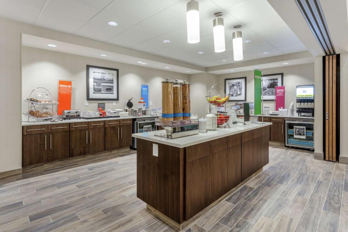 Hampton Inn & Suites Burlington - Housity
